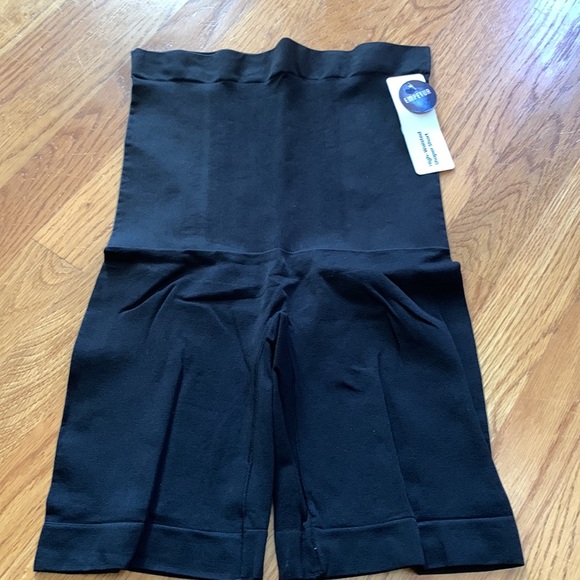 Shapermint Empetua High-Waisted shaper short - Picture 3 of 6